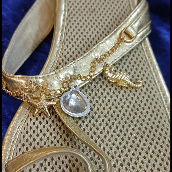 Sandals - Picture 2 of 3